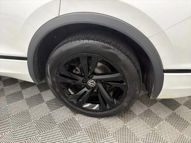 2024 Volkswagen Tiguan 2.0T SE R-Line Black