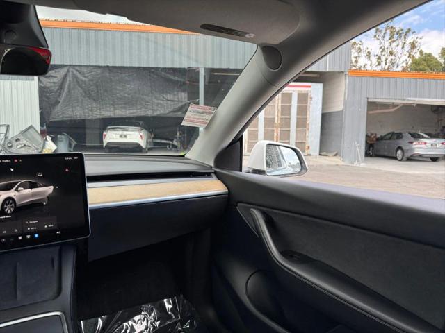 2022 Tesla Model Y Long Range Dual Motor All-Wheel Drive