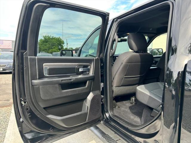 2022 Ram 1500 Classic Warlock Crew Cab 4x4 5'7" Box