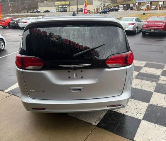 2022 Chrysler Voyager LX