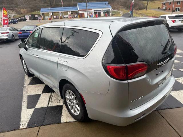 2022 Chrysler Voyager LX