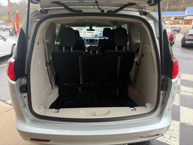 2022 Chrysler Voyager LX