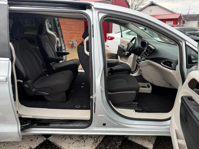 2022 Chrysler Voyager LX