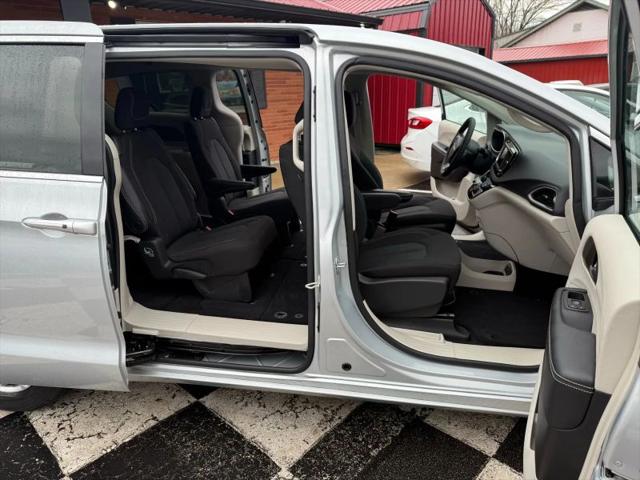 2022 Chrysler Voyager LX