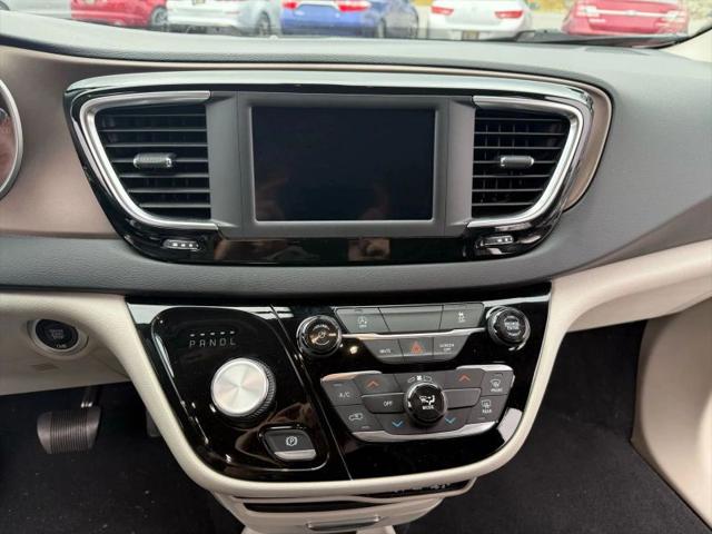 2022 Chrysler Voyager LX