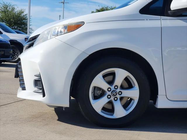 2019 Toyota Sienna LE 8 Passenger