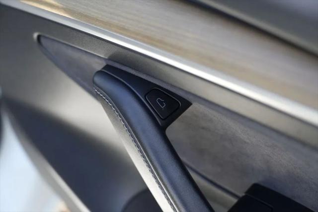 2021 Tesla Model 3 Standard Range Plus Rear-Wheel Drive