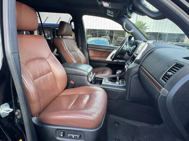 2019 Toyota Land Cruiser V8