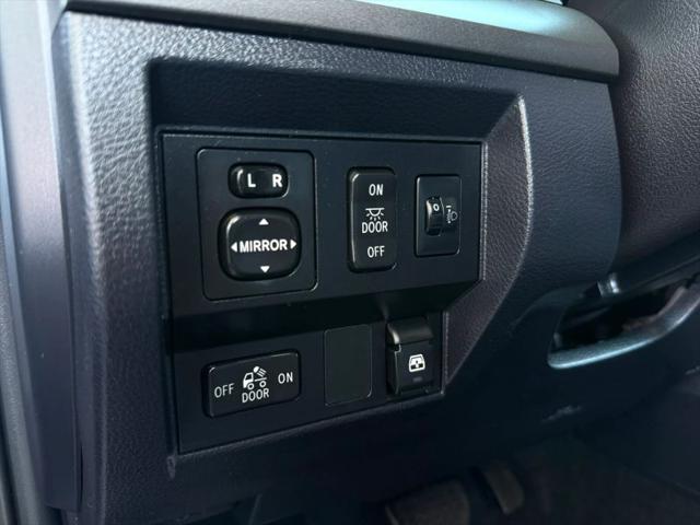 2017 Toyota Tundra SR5 5.7L V8