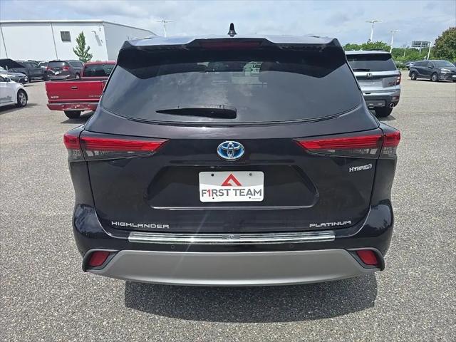 2021 Toyota Highlander Hybrid Platinum