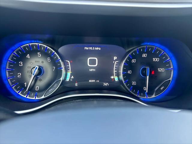 2025 Chrysler Pacifica Select