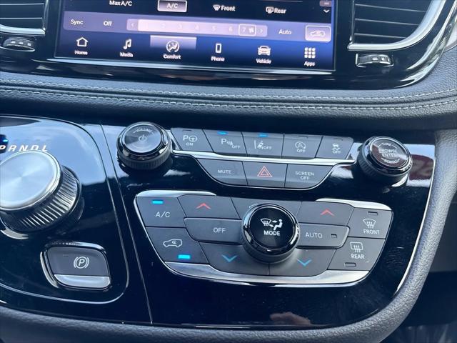 2025 Chrysler Pacifica Select