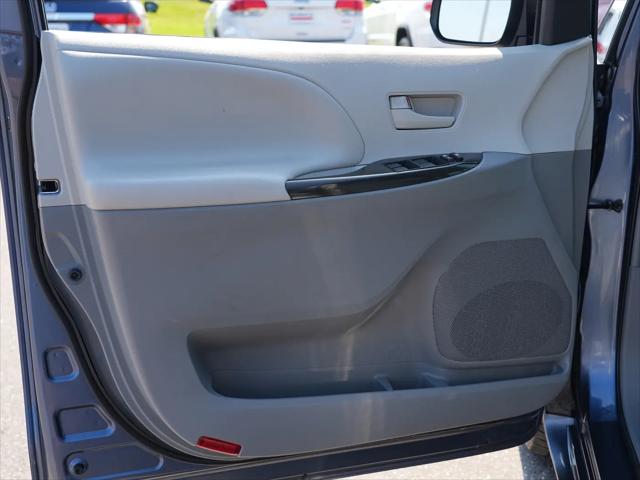 2014 Toyota Sienna LE