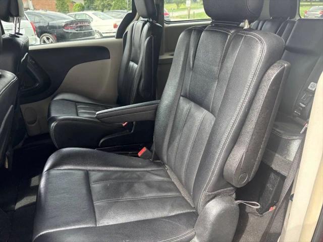 2014 Chrysler Town & Country Touring