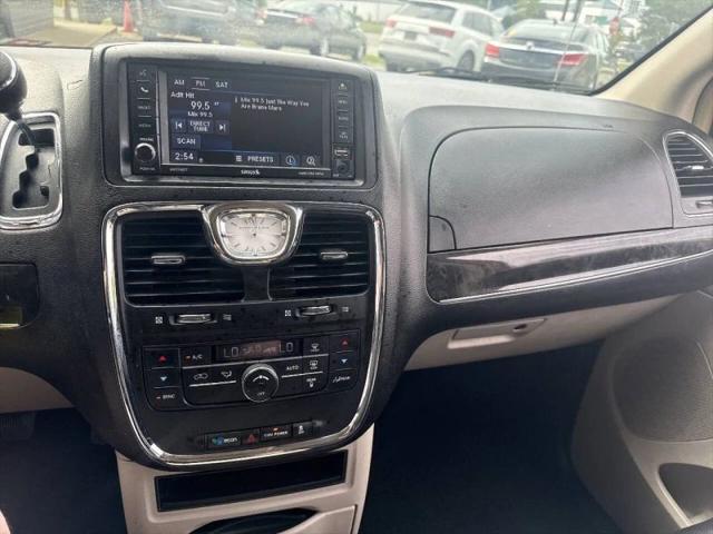 2014 Chrysler Town & Country Touring