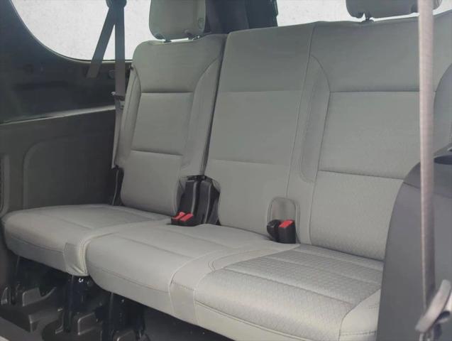 2025 Chevrolet Suburban 4WD LS