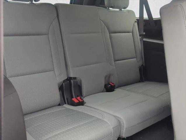 2025 Chevrolet Suburban 4WD LS