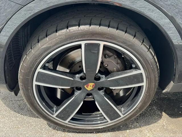 2023 Porsche Cayenne Platinum Edition