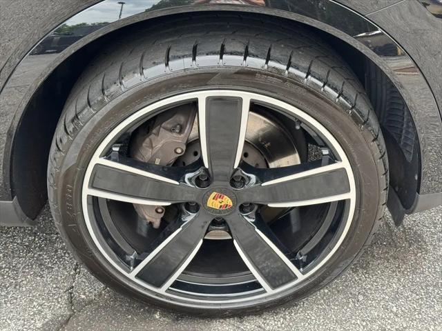 2023 Porsche Cayenne Platinum Edition