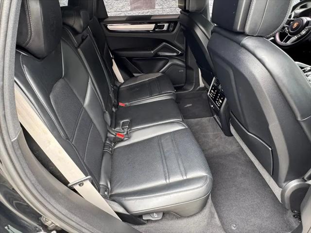 2023 Porsche Cayenne Platinum Edition