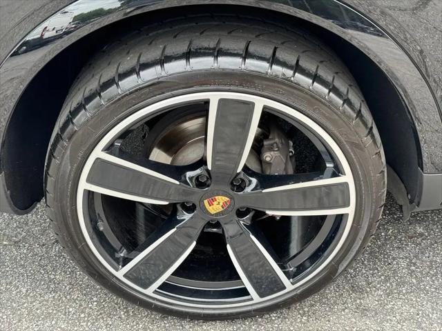 2023 Porsche Cayenne Platinum Edition