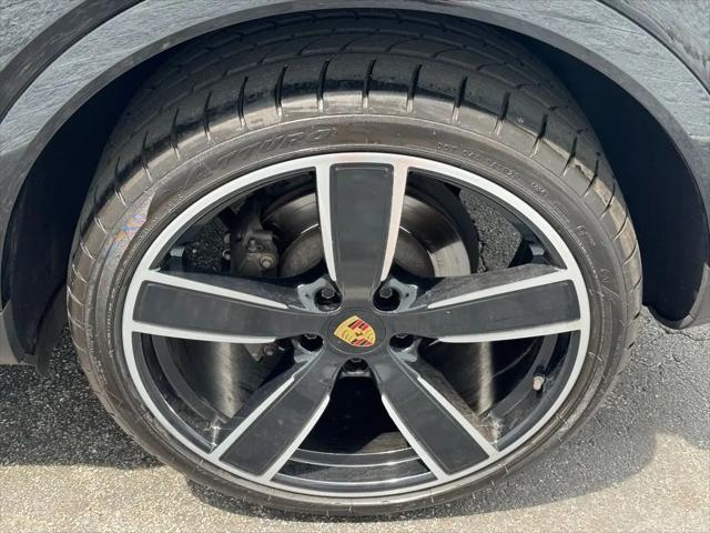 2023 Porsche Cayenne Platinum Edition