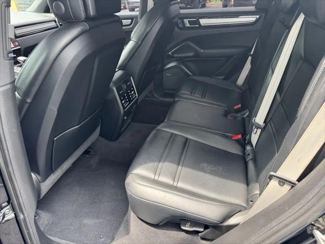 2023 Porsche Cayenne Platinum Edition