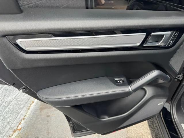 2023 Porsche Cayenne Platinum Edition