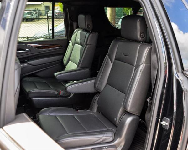 2023 Cadillac Escalade ESV 4WD Luxury