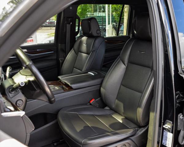 2023 Cadillac Escalade ESV 4WD Luxury