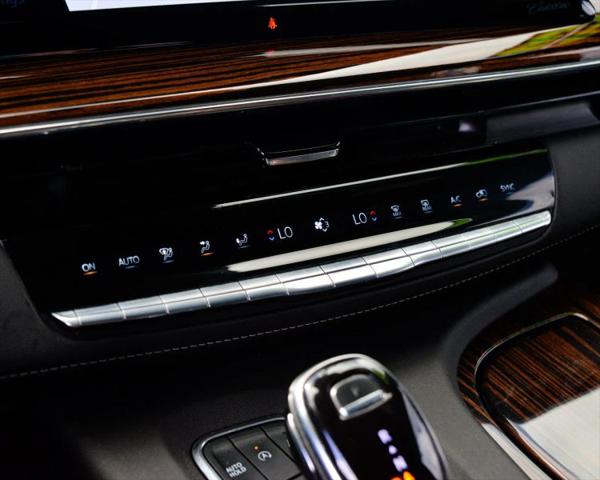 2023 Cadillac Escalade ESV 4WD Luxury
