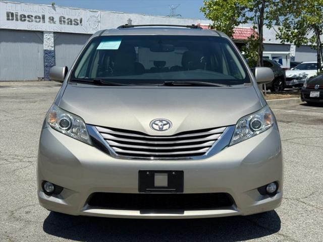 2015 Toyota Sienna XLE 8 Passenger