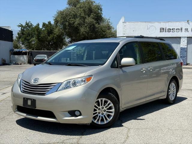 2015 Toyota Sienna XLE 8 Passenger