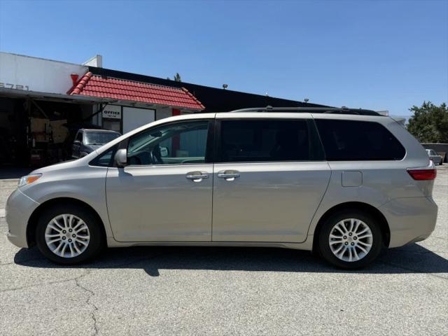 2015 Toyota Sienna XLE 8 Passenger
