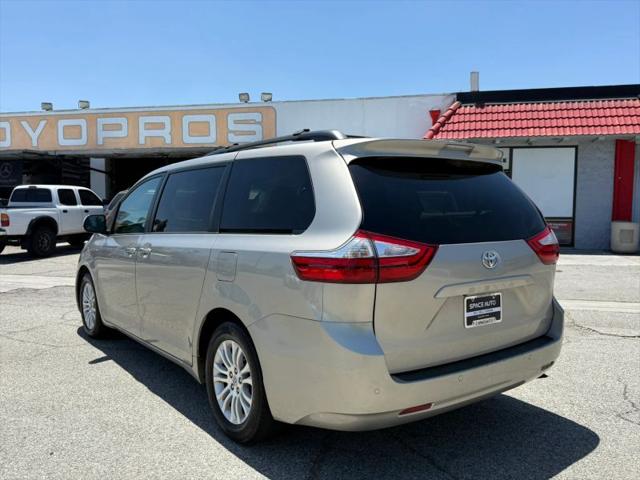 2015 Toyota Sienna XLE 8 Passenger