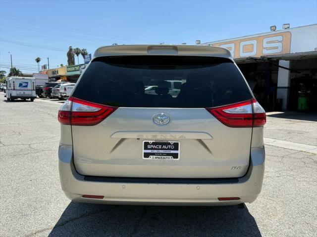 2015 Toyota Sienna XLE 8 Passenger