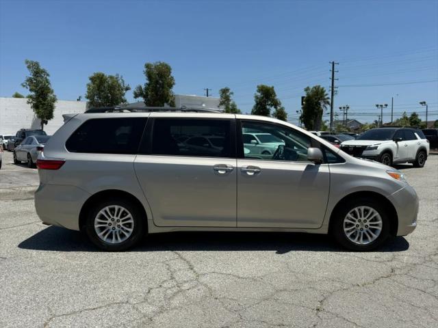 2015 Toyota Sienna XLE 8 Passenger