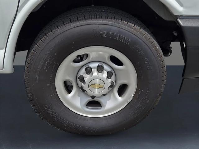 2026 Chevrolet Express Cargo Van 2500 Regular Wheelbase, WT, RWD