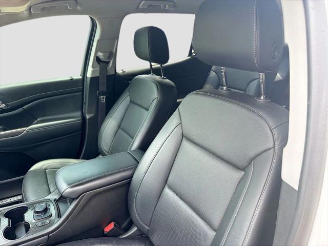 2023 GMC Acadia AWD SLT