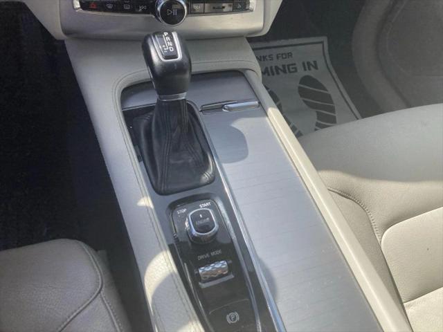 2016 Volvo XC90 T5 Momentum
