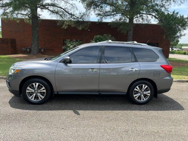 2017 Nissan Pathfinder SL