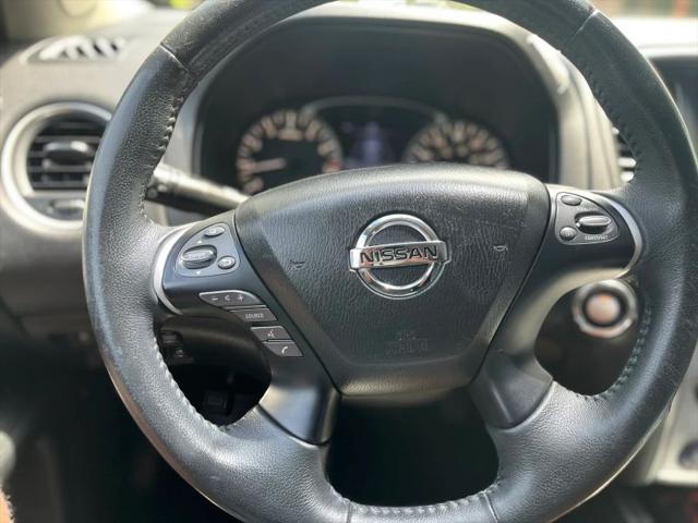 2017 Nissan Pathfinder SL