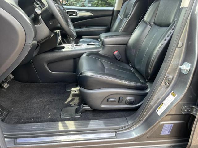 2017 Nissan Pathfinder SL