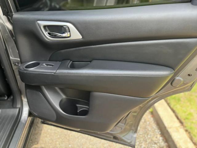 2017 Nissan Pathfinder SL