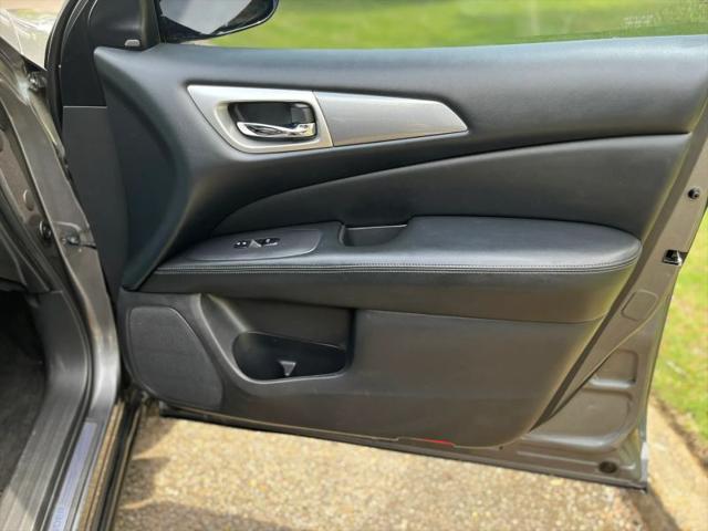 2017 Nissan Pathfinder SL