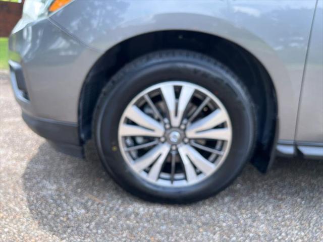 2017 Nissan Pathfinder SL