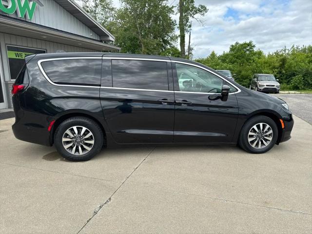 2022 Chrysler Pacifica Hybrid Touring L