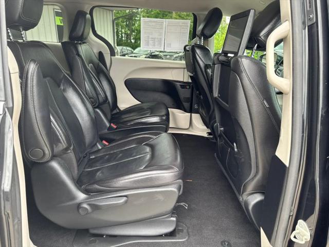 2022 Chrysler Pacifica Hybrid Touring L