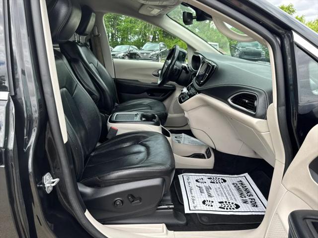 2022 Chrysler Pacifica Hybrid Touring L