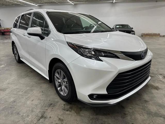2025 Toyota Sienna XLE